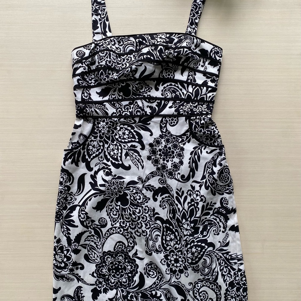 Super cute Kim Rodgers dress